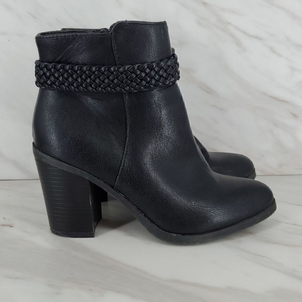 Brinley Co. Women's Black Classic Braid Heeled Bootie‎ Size 7.5